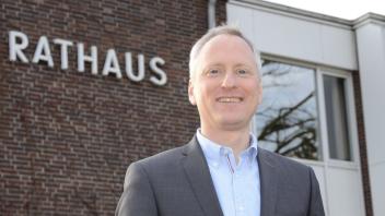 Möchte weiter machen: Halstenbeks amtierender Bürgermeister Claudius von Rüden (SPD)