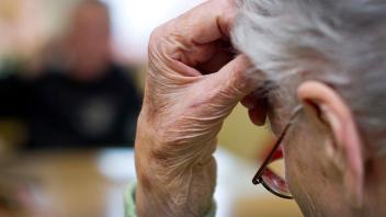 Anzeichen deuten: Nur Vergesslichkeit oder schon Alzheimer?