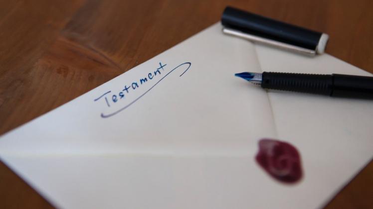 Ein Umschlag mit «Testament» beschriftet