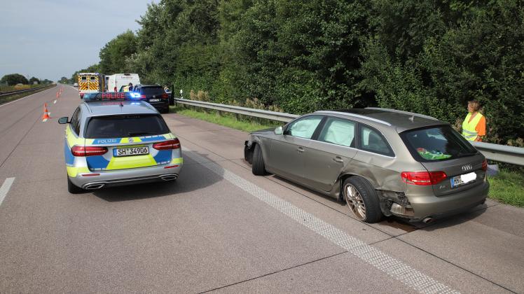Die Fahrerin eines Audi hatte beim Auffahren auf die A23 ein anderes Auto übersehen.