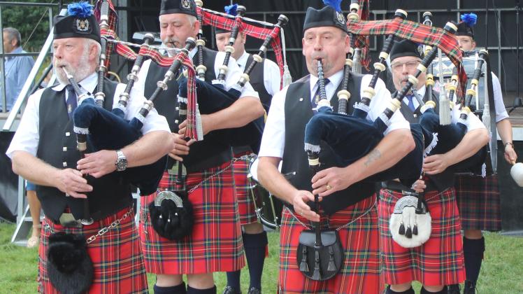 „The Pipes and Drums of the Royal British Legion Osnabrück“