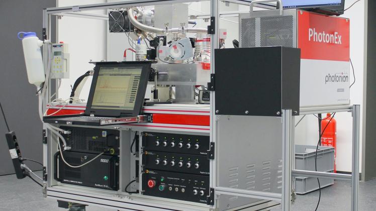 Während der Gerätetestfahrt wird erstmals das an der Universität Rostock entwickelte Einzelteilchen-Aerosolmassenspektrometer auf See erprobt.