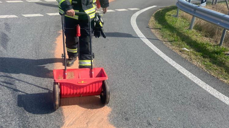 Die Feuerwehr Groß Hesepe war am Dienstagmittag auf der Autobahnzufahrt Geeste im Einsatz.