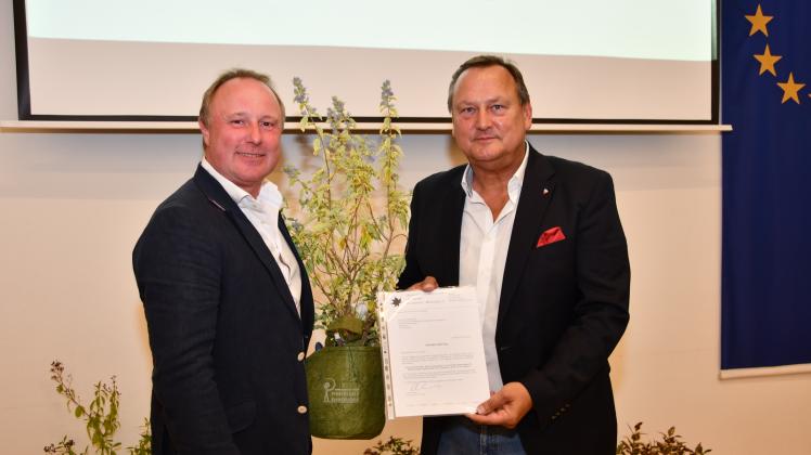 Herwyn Ehlers Vorsitzender Förderkreis Arboretum, und Dr. Frank Schoppa, Vorsitzender Föderverein Pinneberger  Baumschulland      
