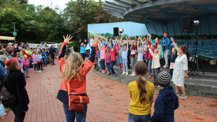 Spiel, Spaß und Freude stehen im Mittelpunkt des Unicef-Weltkindertages im Kurpark in Eckernförde.