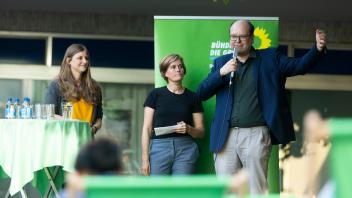 Anne Kura, Eva Güse und Christian Meyer  - Öffentliche Diskussion mit dem Grünen Spitzenkandidaten Christian Meyer: Besser Wohnen: sozial und ökologisch - wie geht das? #LTW22CUOS 