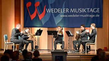 Festlich-fetzige Bläsermusik vom Brassquintett „Partido Brass“ eröffnete die Wedeler Musiktage 2022. 