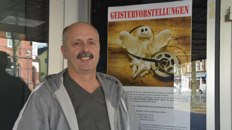 Burgkino-Inhaber Bernd Keichel freut sich über die Auszeichnung mit dem Kinopreis 2022 für qualitätsvolle Programmgestaltung. Die gab es auch in der Coronazeit mit Geistervorstellungen.  