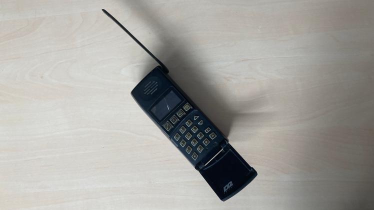 Altes Handy Ericsson D2 privat