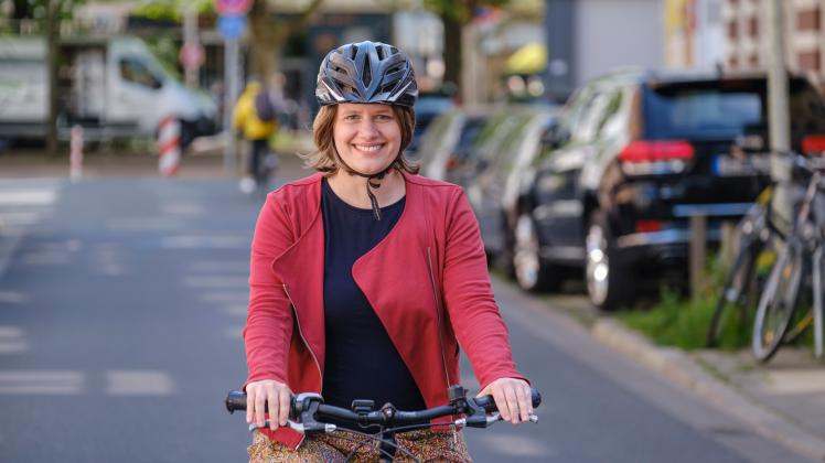 Will nach der Landtagswahl Niedersachsen 2022 am 9. Oktober an die Macht: Julia Willie Hamburg, Spitzenkandidatin der Grünen. Die 36-Jährige fährt viel Fahrrad, sie hat gar kein Auto.