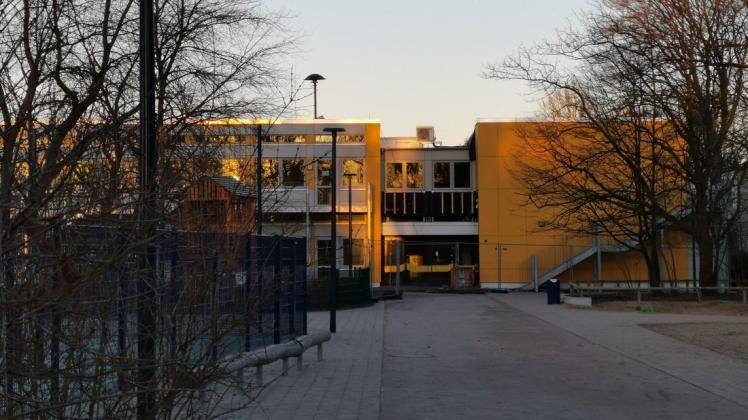 Ärger an der Grundschule Bickbargen: Lehrer und Schüler hoffen, dass trotz allem die Bauarbeiten zu Ostern 2022 abgeschlossen sein werden.