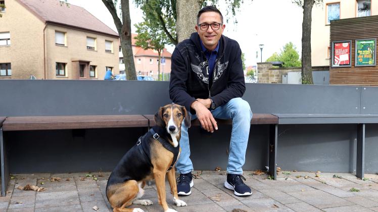 Florian Zach und sein Hund Plato suchen eine Wohnung in Hagen a. T. W. - seit Anfang des Jahres. 