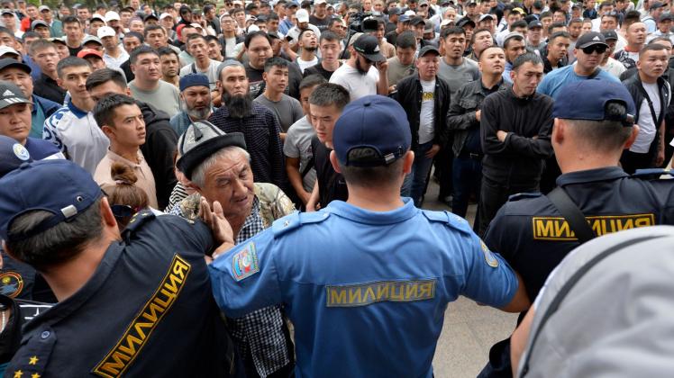 Kirgistan und Tadschikistan melden schwere Kämpfe