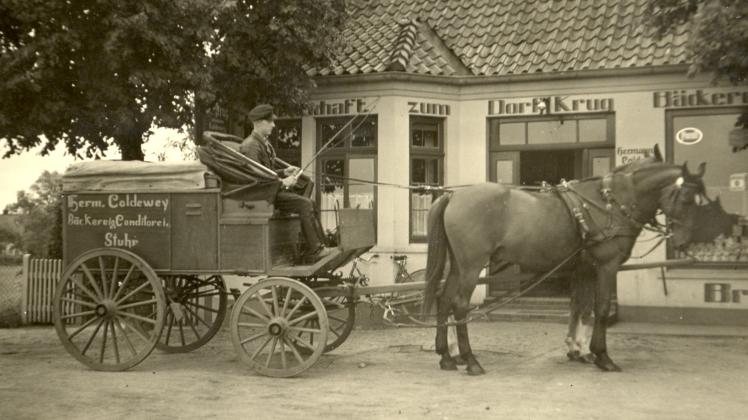 Der Bäcker transportiert seine Waren mit der Pferdekutsche: Impression aus der Stuhrer Ortsgeschichte.