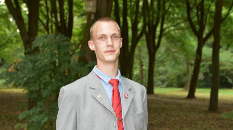 Gerne hält sich Landtagskandidat Simon Kösters (Die Partei) zu einem Spaziergang im Brunnenpark in Lingen auf