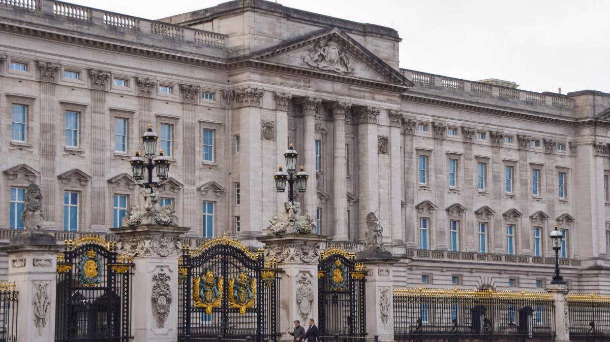 So-trauert-der-Buckingham-Palast-Einbrecher-um-Queen-Elizabeth-II-