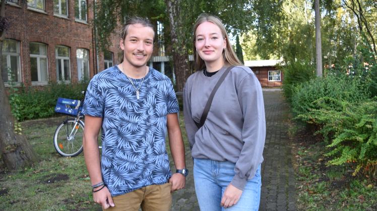 Yannic Noak und Luisa Lindner wollen Nautiker an der Ingenieurhochschule für Seefahrt in Warnemünde werden. Deshalb waren sie gestern beim Campuserwachen zum Semesterstart.