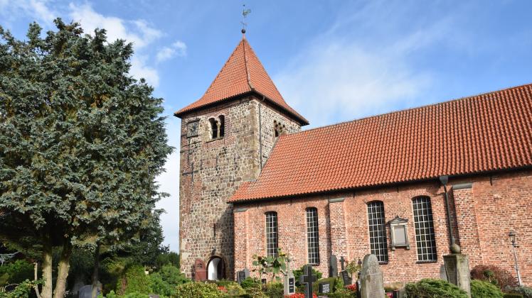 St. Laurentius-Kirche in Hasbergen, das Wahrzeichen des Stadtteils, dessen evangelische Gemeinde Hasbergen seinen ursprünglichen Namen trotz Eingemeindung behielt und für die meisten Verwechslungen sorgt.