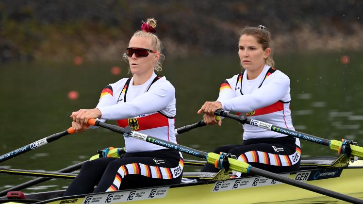 author Pia Greiten und Frauke Hundeling im Vorlauf der Ruder-Weltmeisterschaft in Racice