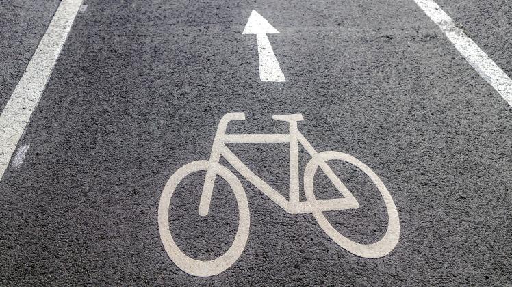 fahrradweg,radweg,fahrradspur,fahrradspuren,fahrradwege,radwege,veloweg,velowege *** bike lane,bicycle lane,bike lanes,b