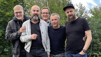 Skeptone sind (v. l.) Stephan Freiwald (Gesang), Michael Witt (Bass), Christian Kleinke (Gitarre), Frank Zemke (Gitarre, Gesang) und Jerry Schönrock (Drums).