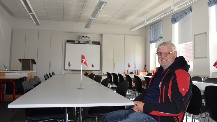 Niels-Jørgen Hansen war von 1995 bis Oktober 2019 Leiter der dänischen Schule Rieseby. Seit der Schließung der Schule im Juni 2020 kümmert er sich als Verwalter um das alte Schulgebäude und die Sporthalle im Greensweg.    