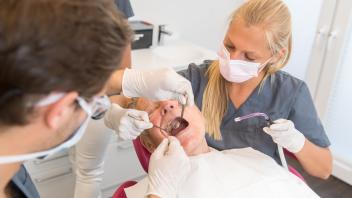 Angst vor Schmerzen: Nachmittags zum Zahnarzt gehen