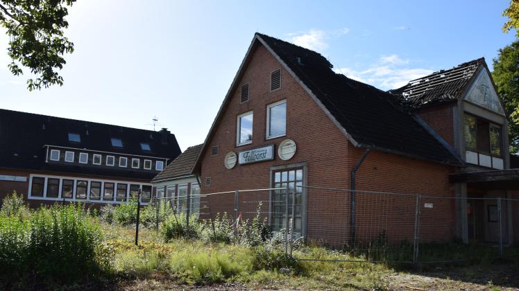 Die Investorengruppe aus Hamburg, die das Grundstück Sporthotel gekauft hat, plant, auf der Fläche des ehemaligen Sporthotels 30 sogenannte Town Houses plus Kindertagesstätte zu bauen. 
