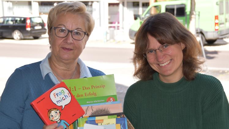 Sie repräsentieren den Verein Leselernhelfer im Kreis Pinneberg für den Bereich Quickborn und Ellerau: Bärbel Radloff (links) und Christina Carstens