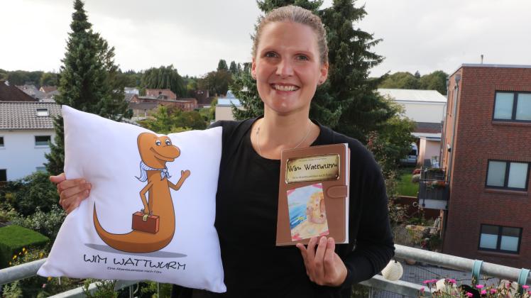 Pia Sophie Sänger aus Barmstedt schreibt die Texte für die Kinderbücher über Wim Wattwurm.