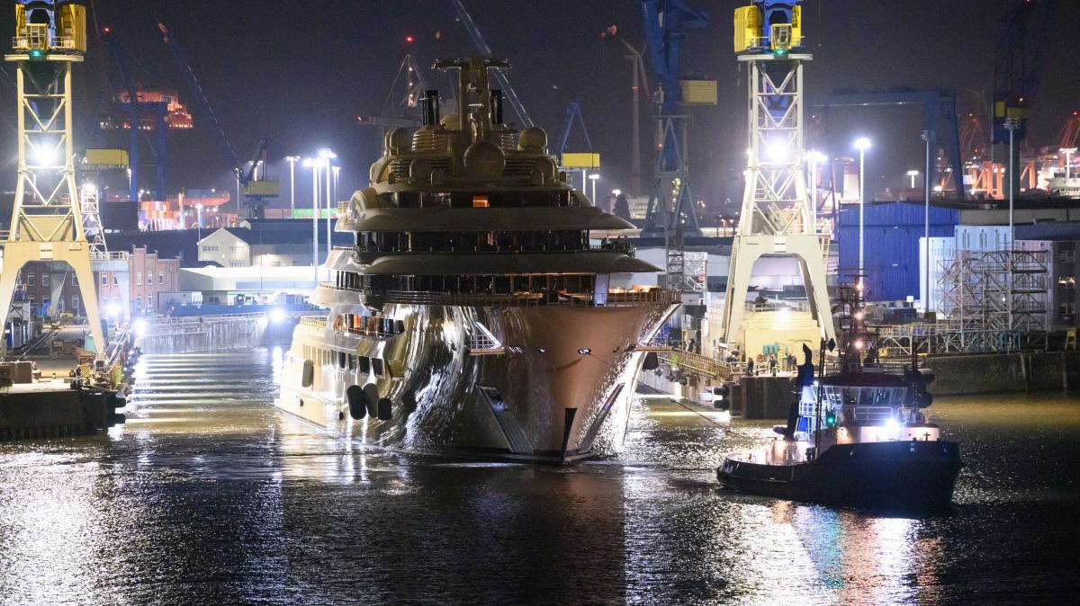 Festgesetzte Jacht „Dilbar“ auf dem Weg von Hamburg nach Bremen SHZ