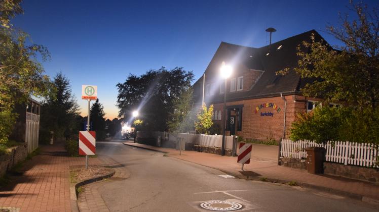 Um Strom zu sparen, wird in Barkelsby die Straßenbeleuchtung in Kürze nachts zwischen 23 und 5 Uhr ausgestellt. Das soll rund 2000 Euro nach derzeitigen Preisen einsparen.