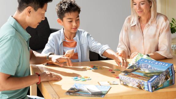 <p>HANDOUT - Das Spiel «Cascadia» ist für 1 bis 4 Spielende und kostet ca. 35 Euro. Foto: Kosmos/dpa-tmn - ACHTUNG: Nur zur redaktionellen Verwendung im Zusammenhang mit dem genannten Text und nur bei vollständiger Nennung des vorstehenden Credits</p> «Cascadia»