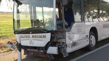 Unfall Werlte Boefeld zwischen Pkw und Schulbus