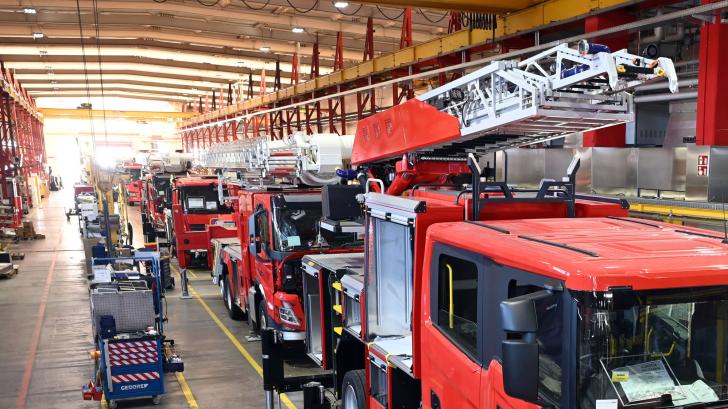 KINA - Zu Besuch in einer Fabrik für Feuerwehr-Fahrzeuge