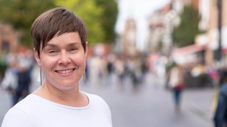 Eva-Maria Kröger
kandidiert für die Partei „Die Linke” für das Amt der Rostocker Oberbürgermeisterin 
OB-Wahl 2022
Foto: Georg Scharnweber