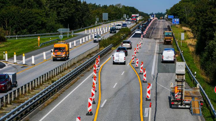 Auf der Autobahn 7 nördlicher der Abfahrt Flensburg müssen Autofahrer auch in der kommenden Woche noch mit Behinderungen rechnen.