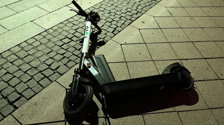 Die E-Scooter in Magdeburg bleiben vorerst geduldet, nachdem in Magdeburg ohne Erlaubnis Leih-E-Scooter aufgestellt wurd