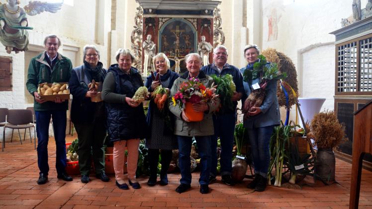 Warin-Bibow-Jesendorf: Kleines Erntedankfest mit Preisverleihung | SVZ