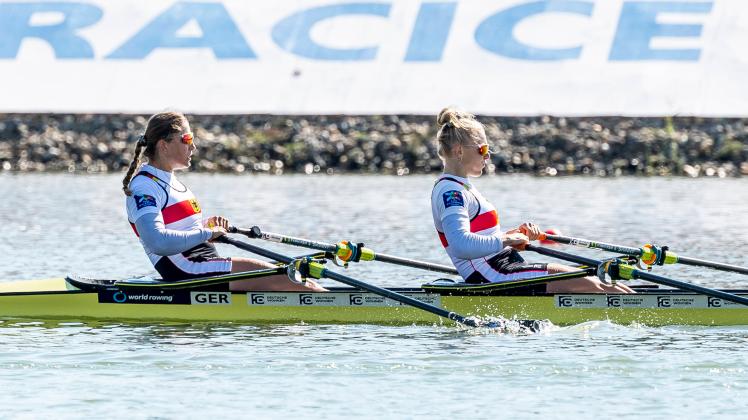 Frauke Hundeling, Pia Greiten competing during Day 6 of the 2022 World Rowing Championships, Lightweight Women s double