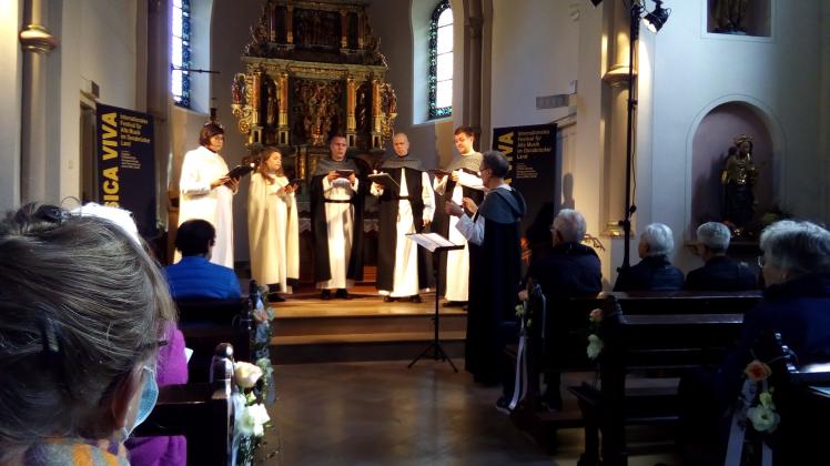 Das estnische Vokalensemble Heinavanker singt in der Kapelle auf Gut Sutthausen