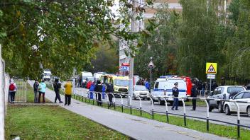 IZHEVSK, UDMURTIA REPUBLIC, RUSSIA - SEPTEMBER 26, 2022: Situation outside secondary school No 88 where a gunman opened