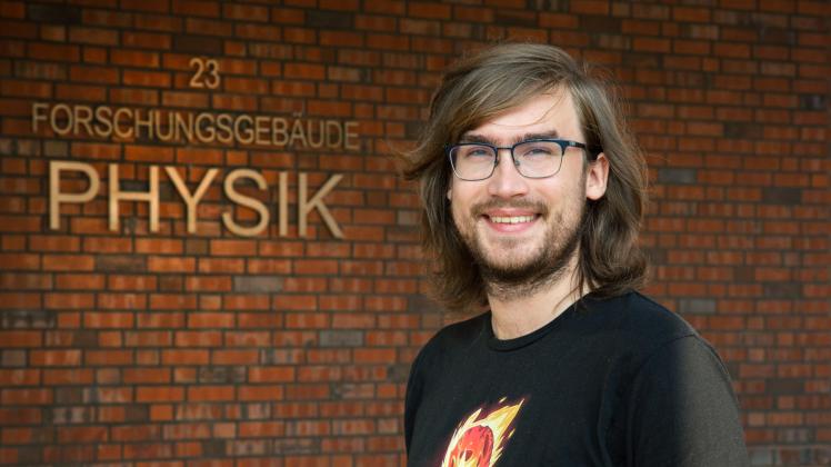Richard Altenkirch hat seinen Master-Abschluss in Physik an der Uni Rostock als Jahrgangsbester Absolvent abgeschlossen.