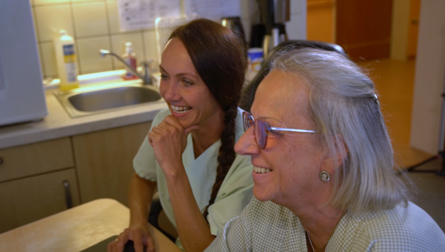 Dorota Lahmann und Conny Knutzen sind ein eingespieltes Team, wenn es um die Pflegeplanung geht.