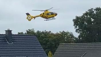 Hubschrauber landet in Heide