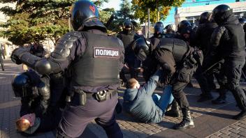 Urkaine-Krieg - Festnahmen bei Protesten in St. Petersburg