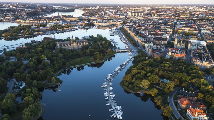 Von Wasser umgeben: Stockholm steht auf insgesamt 14 Inseln, die den Übergang zwischen Ostsee und Mälaren bilden. 