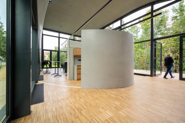 Der Beton dieses Hauses ist mit einem ungewöhnlichen Material gebaut: Carbon, also Fasern aus Kohlenstoff. Der Beton dieses Hauses ist mit einem ungewöhnlichen Material gebaut: Carbon, also Fasern aus Kohlenstoff.