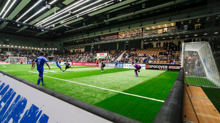 Sport - Fußball, Budenzauber Emsland 2021. Am 12.11.2021 in der Emsland-Arena in Lingen.

X