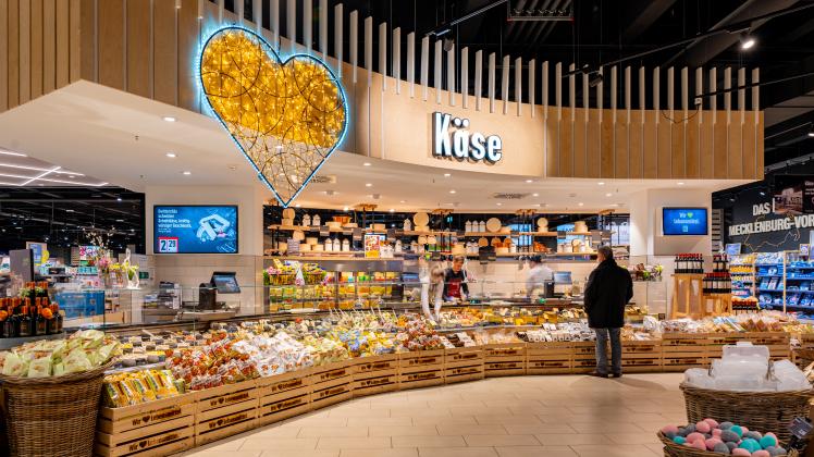 Das EDEKA-Center im Rostocker Einkaufszentrum Warnow Park hat die beste Käsetheke Deutschlands.